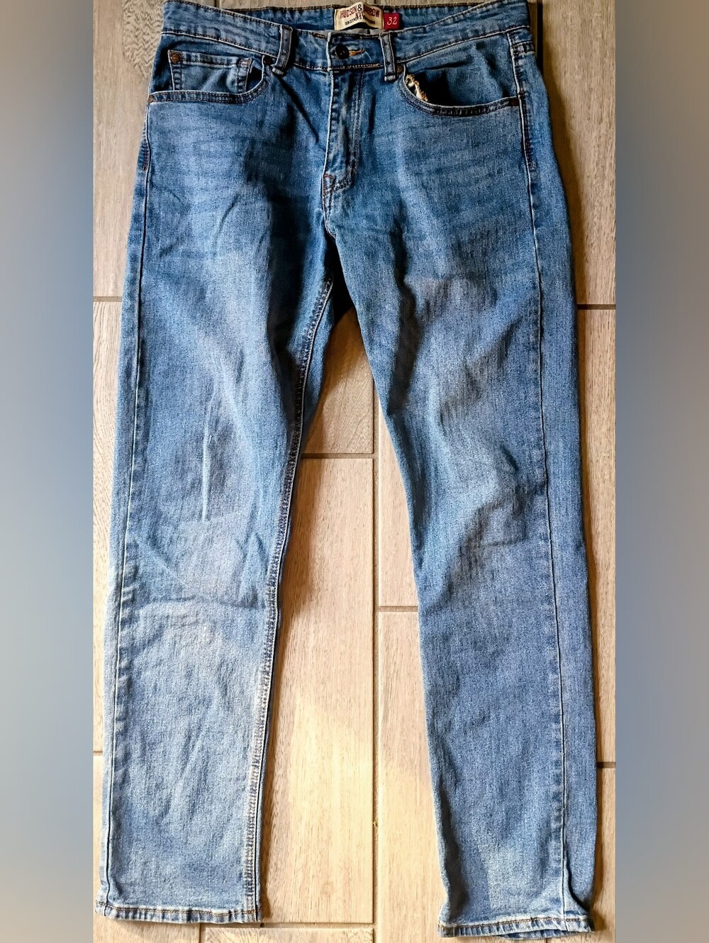 Slim Straight Men's Jeans in Medium Blue Wash